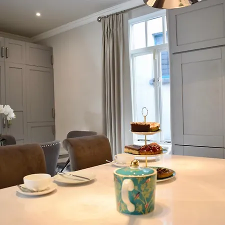 Modern 3 Bedroom Penthouse In Templebar