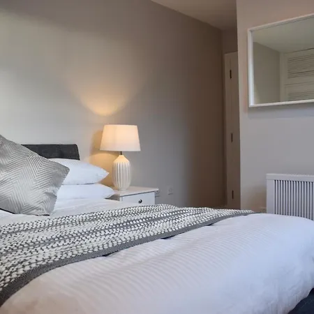 Modern 3 Bedroom Penthouse In Templebar *