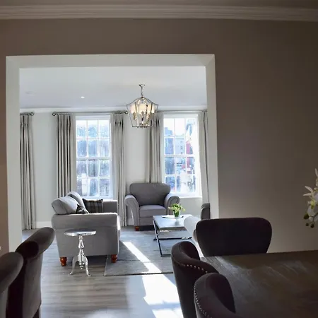 Modern 3 Bedroom Penthouse In Templebar شقة